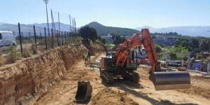 Vue d’un engin de chantier effectuant des travaux