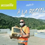 Photo d'un agent de recyclerie masqué