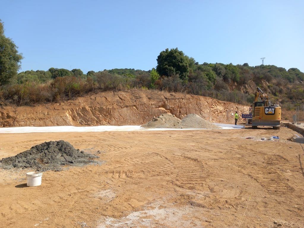 Vue d'un terrassement avec engin de chantier