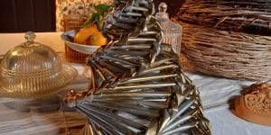 Fabriquer un sapin de Noël avec de vieux journaux par le SYVADEC